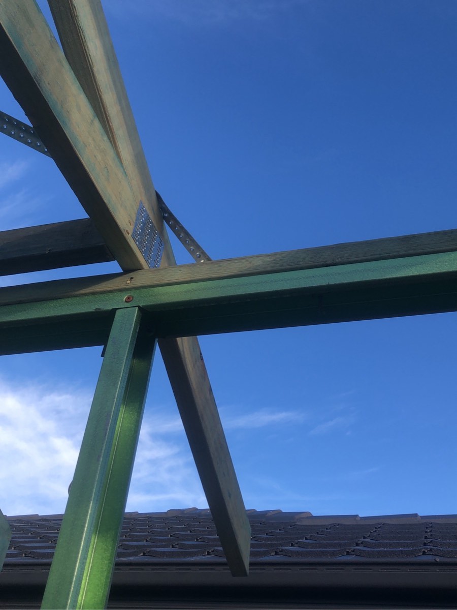 Bracing fixed to one face is not bracing